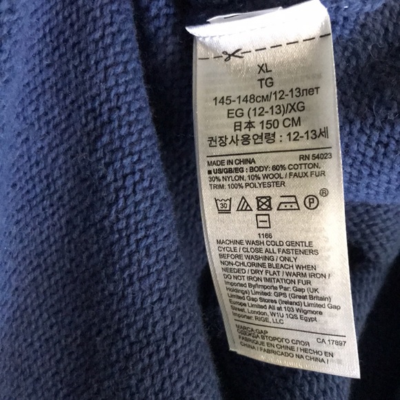 Gap kids button neck pull-over sweater. - Picture 7 of 7